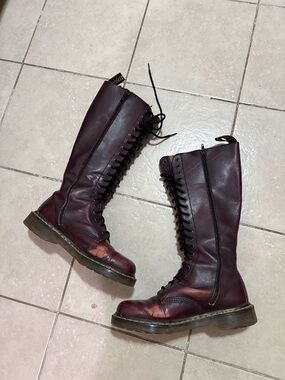 Distressed Dr. Martens burgundy 1490 
boots W10